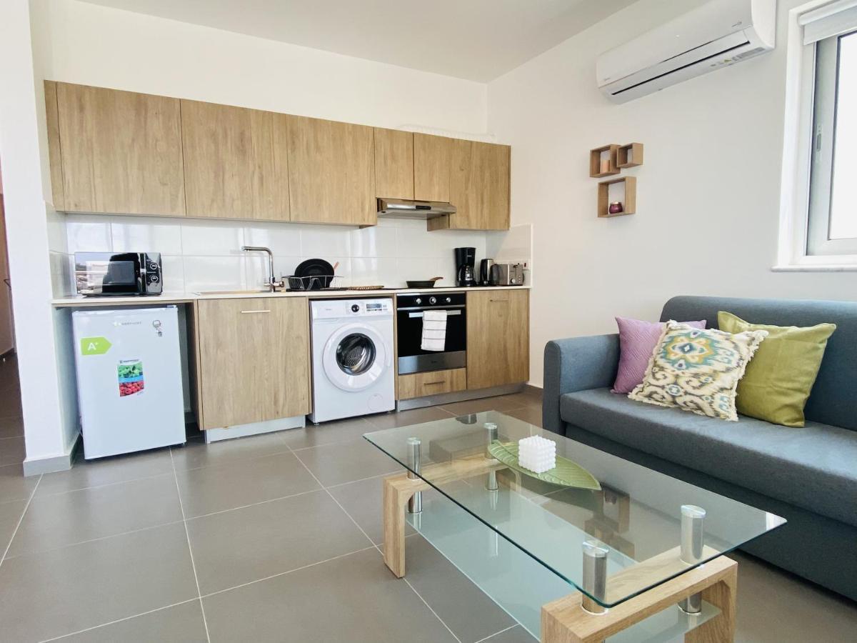 Silver Line 1-Bedroom Apartment In Larnaca Exterior photo
